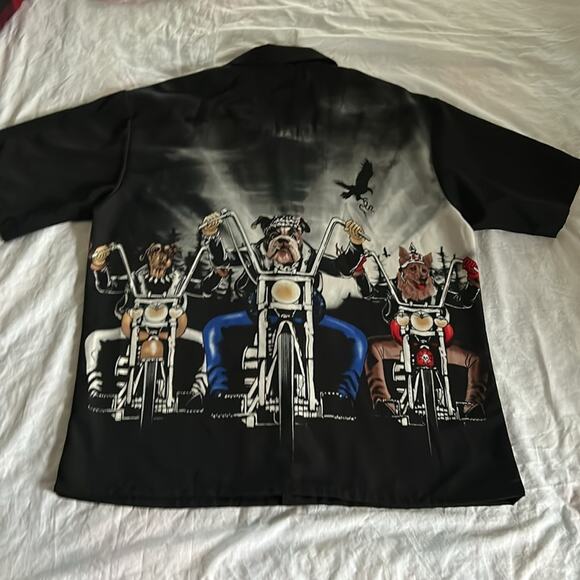 No Boundaries men’s size medium button down, short sleeve shirt. Dogs and Hogs - Picture 7 of 8